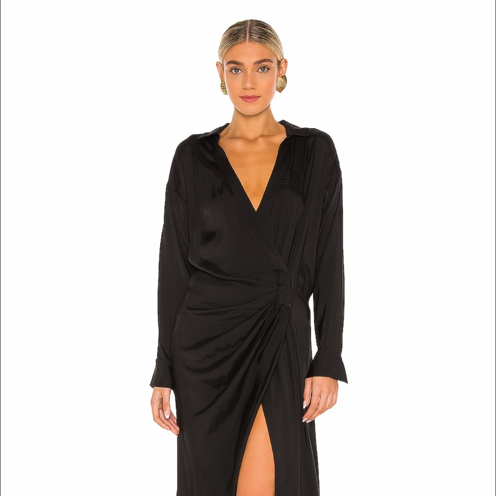 L’Academie black gown